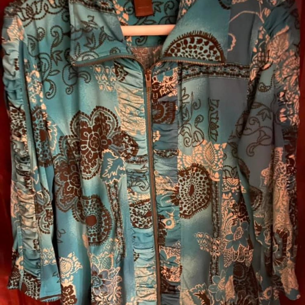 gorgeous..  sz. L. blue shirt/jacket Multiples.. Used in very good condition..